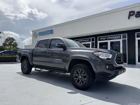 Used 2022 Toyota Tacoma SR5 RWD image 22