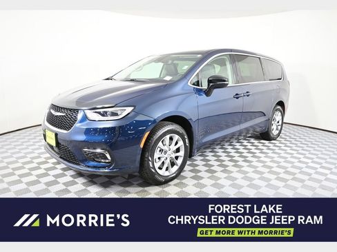 Used 2024 Chrysler Pacifica Touring-L AWD/4WD image 1