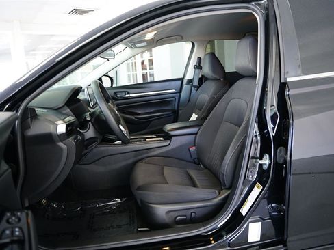 Used 2023 Nissan Altima 2.5 SV FWD image 10
