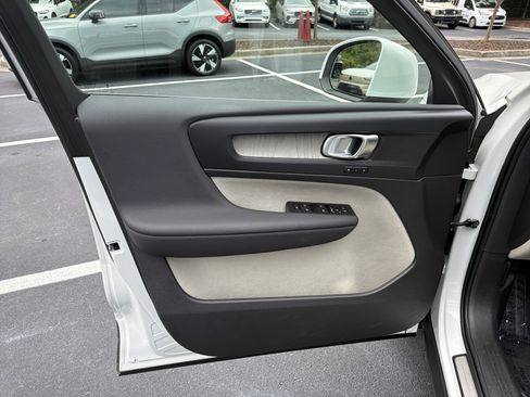 Used 2023 Volvo XC40 B5 Plus w/ Climate Package AWD/4WD image 14