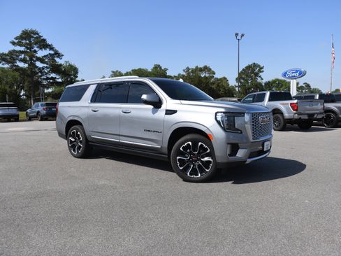 Used 2023 GMC Yukon XL Denali w/ LPO, Floor Liner Package AWD/4WD image 2