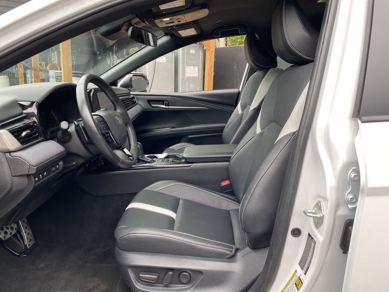 Used 2025 Toyota Camry SE FWD image 13