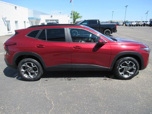 Certified 2024 Chevrolet Trax LT w/ Driver Confidence Package FWD image 4