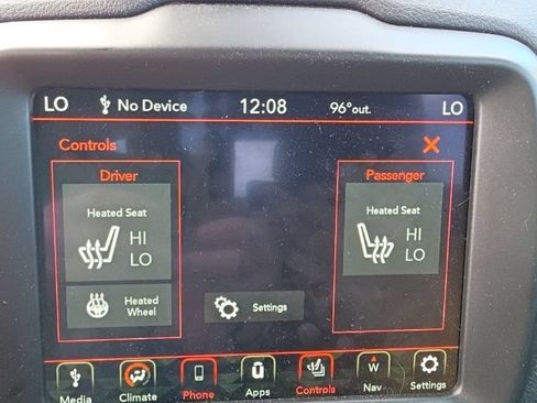 Used 2023 Jeep Renegade Latitude w/ Premium Group AWD/4WD image 16