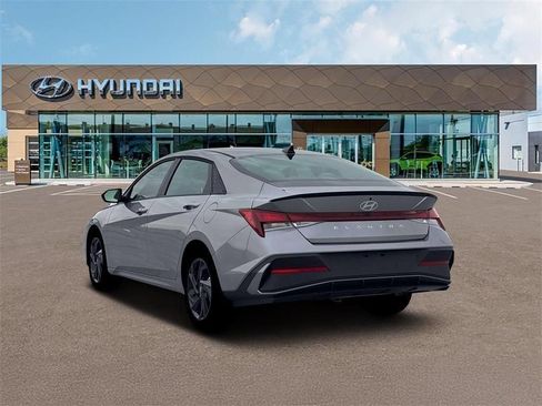 Used 2026 Hyundai Elantra Sport FWD image 5
