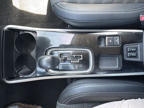 Used 2020 Mitsubishi Outlander LE image 23