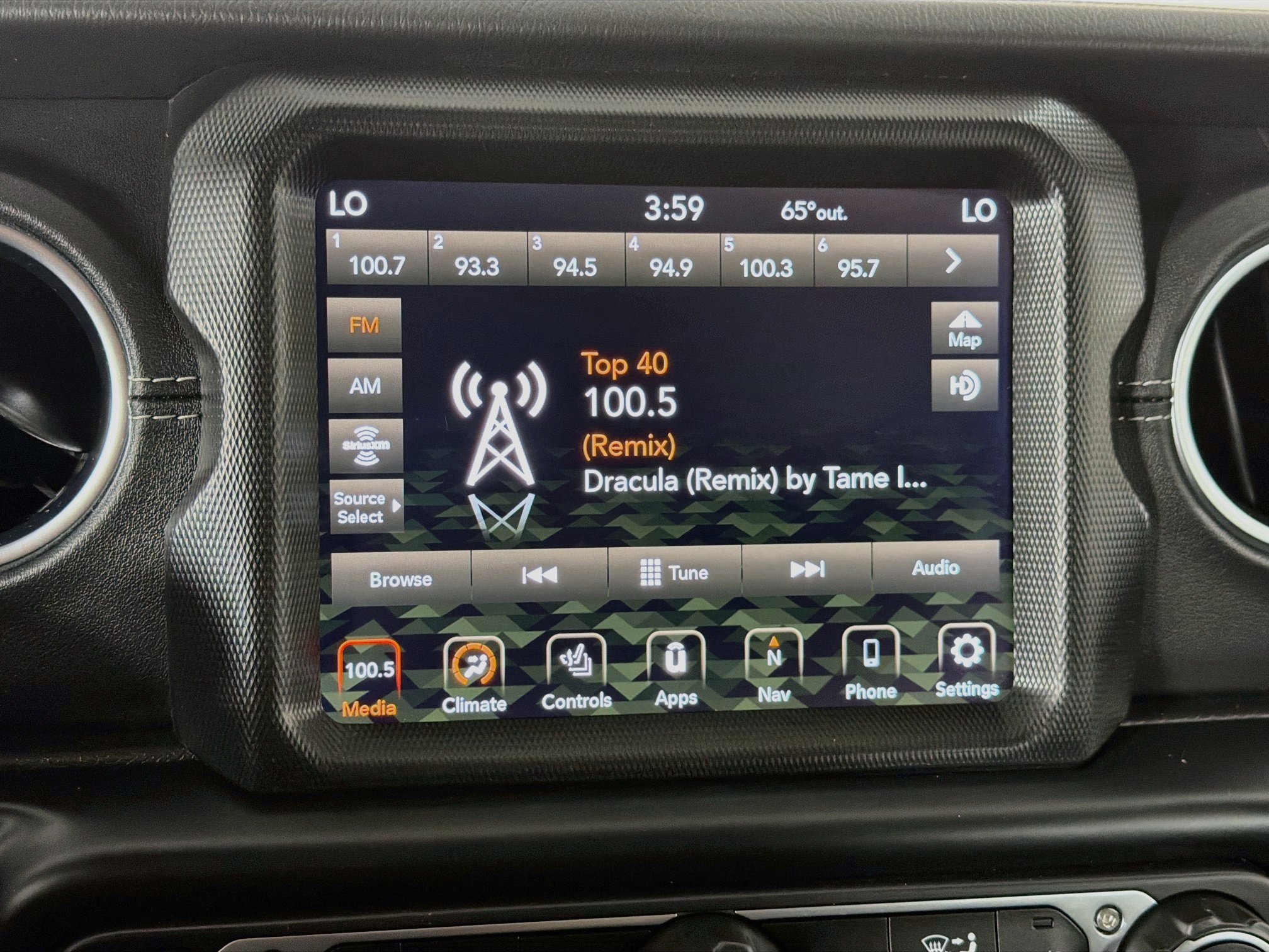 Used 2023 Jeep Wrangler Unlimited Sahara w/ Cold Weather Group AWD/4WD image 19