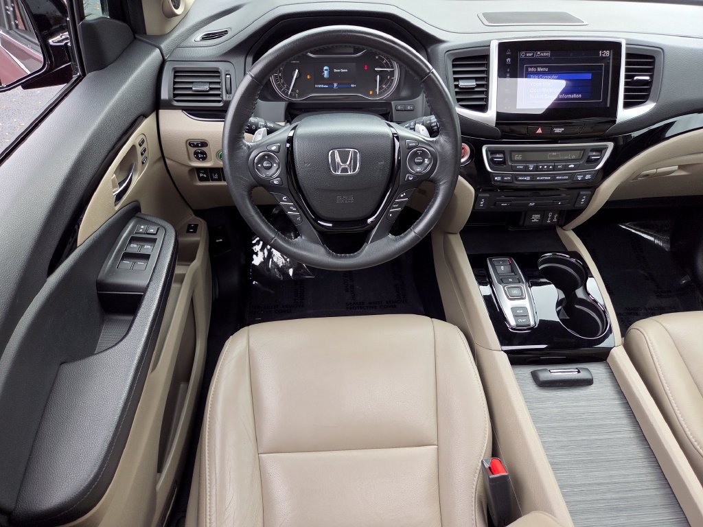 Certified 2018 Honda Pilot Touring image 36
