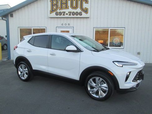 Used 2025 Buick Encore GX Preferred AWD/4WD image 1