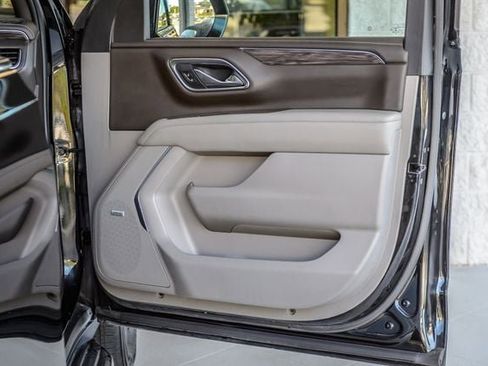 Used 2021 Chevrolet Suburban LT image 53