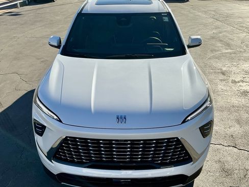 Used 2025 Buick Enclave Avenir w/ Super Cruise Package image 11