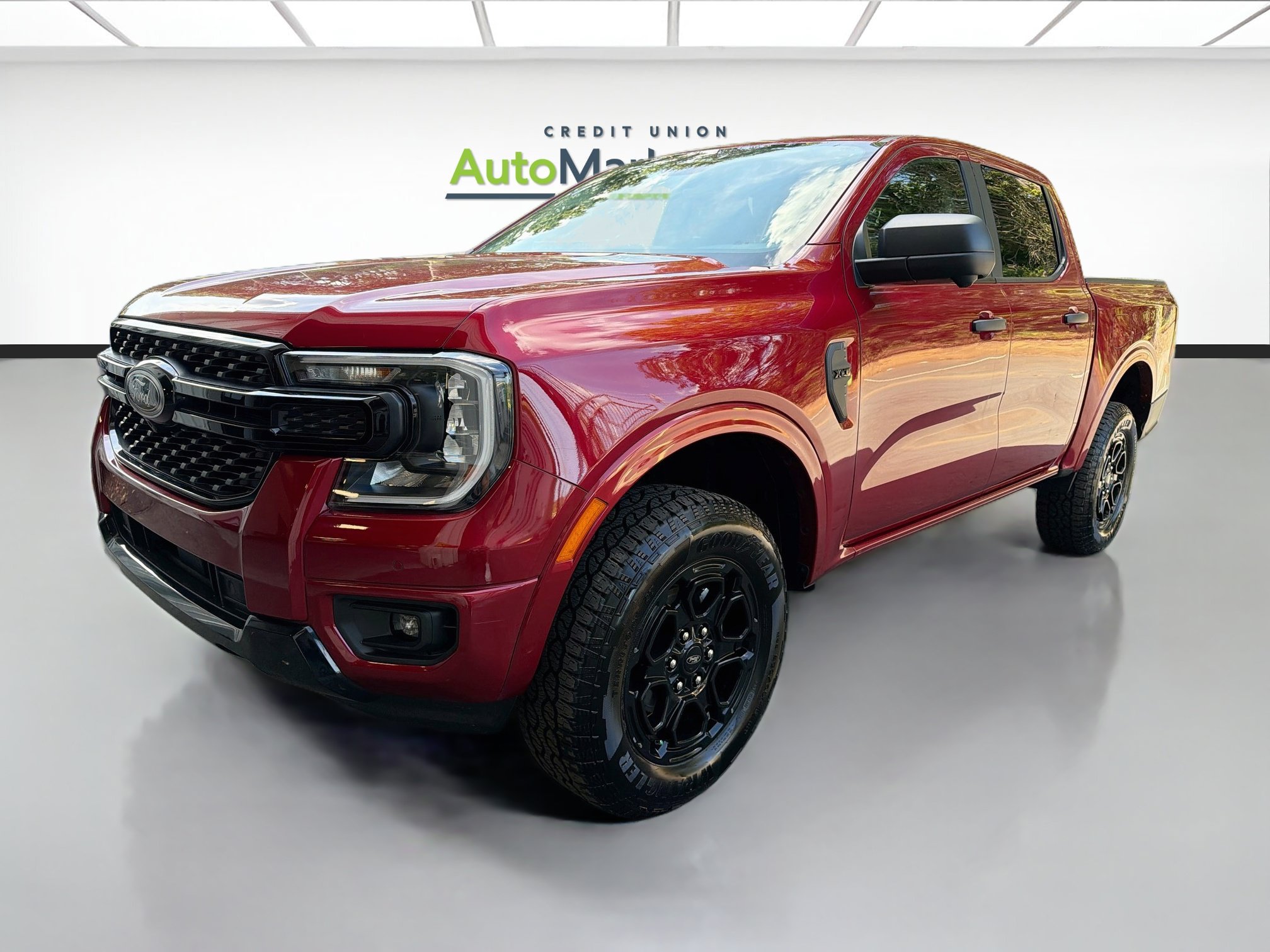 Used 2025 Ford Ranger XLT w/ Equipment Group 301A High AWD/4WD image 3
