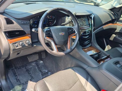 Certified 2020 Cadillac Escalade Premium Luxury AWD/4WD image 12