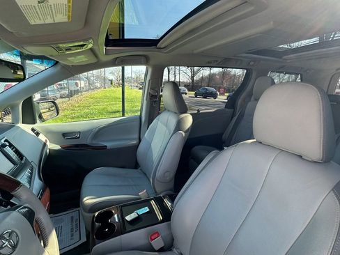 Used 2013 Toyota Sienna Limited w/ Premium Pkg image 21
