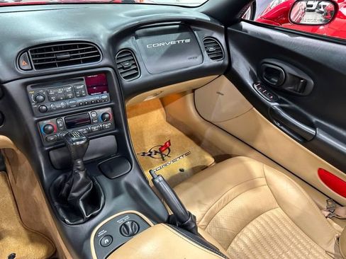 Used 2004 Chevrolet Corvette Convertible w/ Preferred Equipment Group RWD image 21