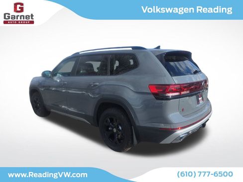 New 2026 Volkswagen Atlas Peak Edition image 3