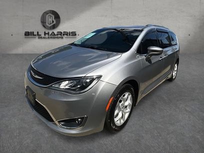 Used 2018 Chrysler Pacifica Touring-L w/ Tire & Wheel Group
