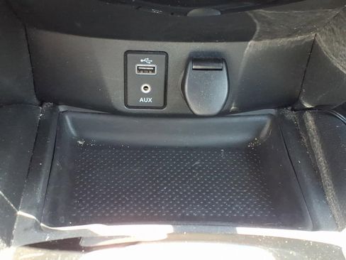 Used 2017 Nissan Rogue SV AWD/4WD image 18