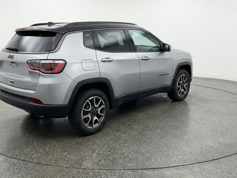Used 2025 Jeep Compass Trailhawk AWD/4WD image 9