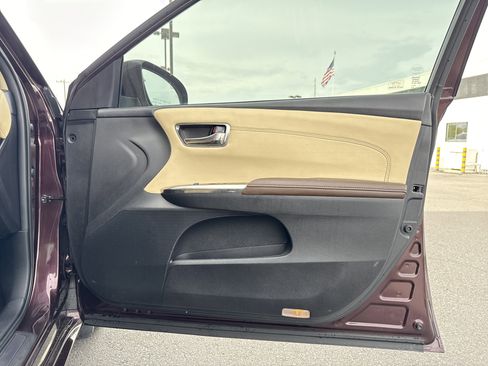 Used 2013 Toyota Avalon Limited image 32