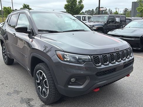 Used 2024 Jeep Compass Trailhawk AWD/4WD image 5