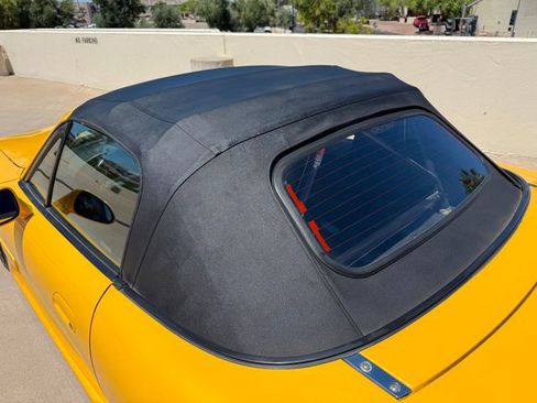 Used 2002 MAZDA MX-5 Miata RWD image 5