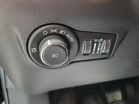 Used 2024 Jeep Compass Latitude AWD/4WD image 34