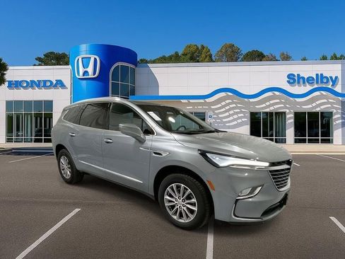 Used 2024 Buick Enclave Premium AWD/4WD image 2