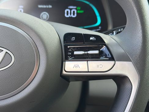 Used 2025 Hyundai Elantra Hybrid FWD image 27