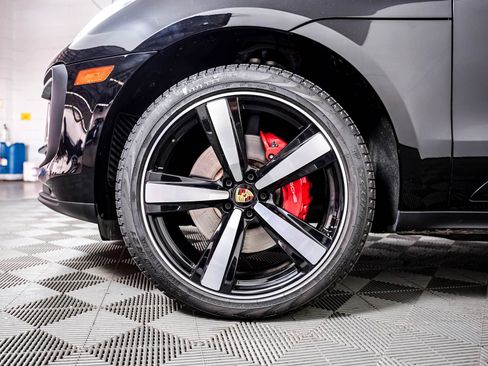 Certified 2023 Porsche Macan S AWD/4WD image 14