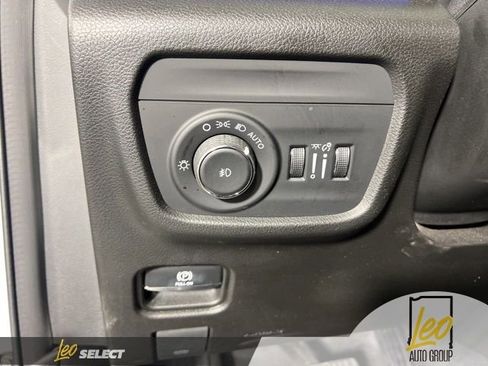 Used 2022 Jeep Grand Cherokee L Overland w/ Luxury Tech Group IV AWD/4WD image 21