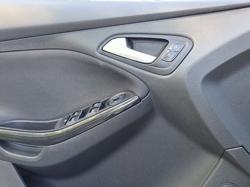 Used 2018 Ford Focus Titanium FWD image 29