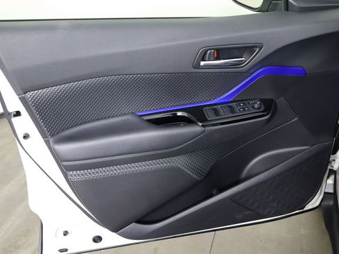 Used 2020 Toyota C-HR XLE image 19