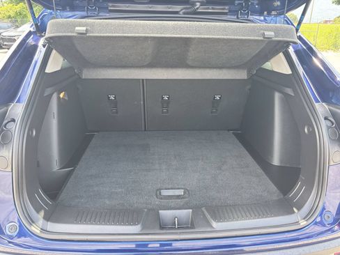 Used 2024 Chevrolet Trax LT w/ Sunroof Package FWD image 24