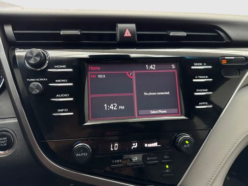 Used 2018 Toyota Camry SE w/ Convenience Package FWD image 25
