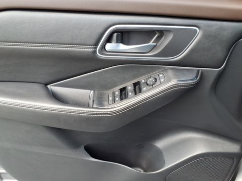 Certified 2021 Nissan Rogue SV w/ Premium Package image 27