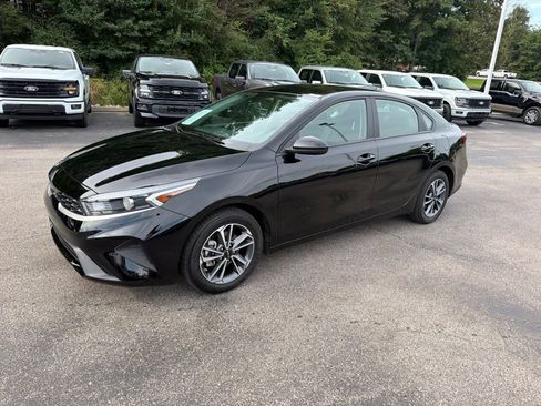 Used 2024 Kia Forte LXS FWD image 7
