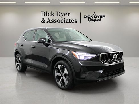 Certified 2025 Volvo XC40 B5 Plus w/ Protection Package Premier image 1