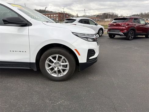 Used 2023 Chevrolet Equinox LS image 2