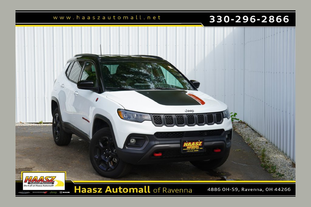 Used 2024 Jeep Compass Trailhawk AWD/4WD image 1