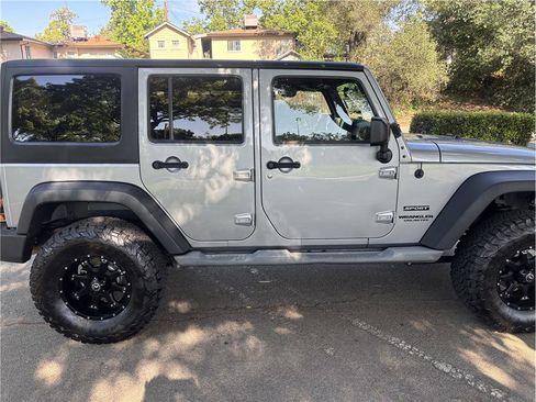 Used 2016 Jeep Wrangler Unlimited Sport w/ Quick Order Package 24S AWD/4WD image 7