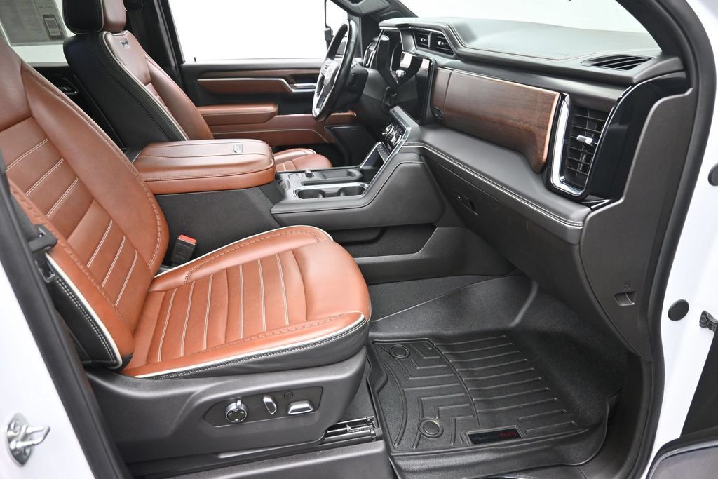 Used 2025 GMC Sierra 2500 Denali Ultimate AWD/4WD image 9