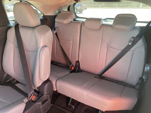 Certified 2026 Toyota Sienna XLE image 27