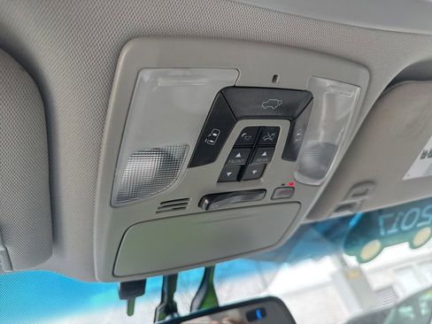 Used 2017 Toyota Sienna Limited Premium image 38