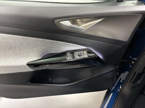New 2025 Volkswagen ID.4 Pro image 2
