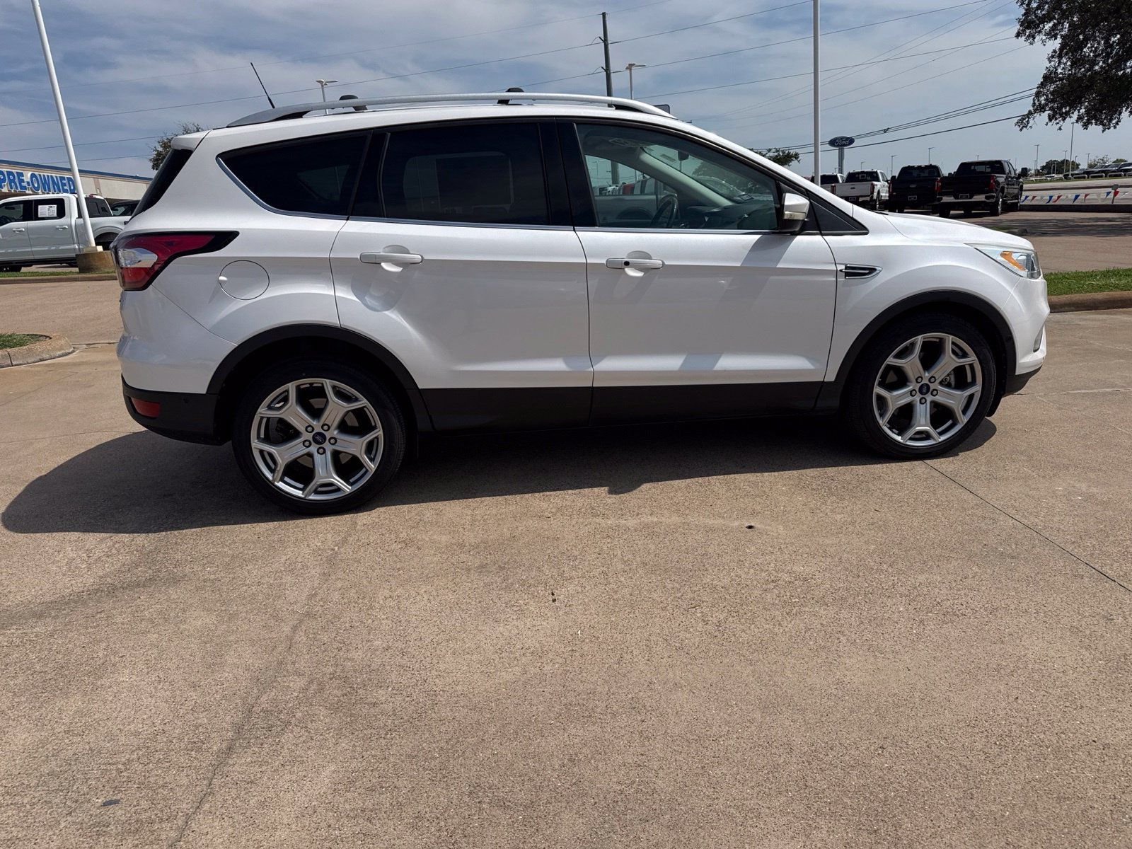 Used 2018 Ford Escape Titanium w/ Ford Safe & Smart Package FWD image 8