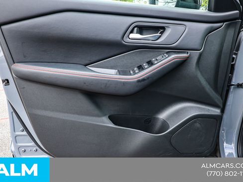 Used 2025 Nissan Rogue SV image 39