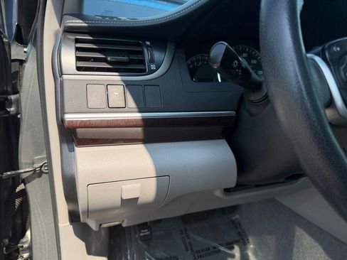 Used 2012 Toyota Camry XLE w/ Leather Pkg FWD image 19