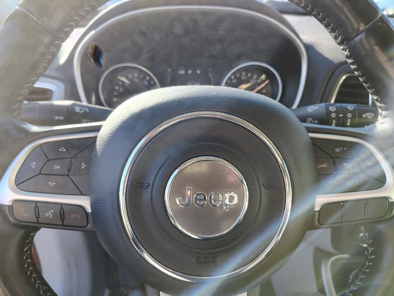 Used 2018 Jeep Compass Latitude w/ Cold Weather Group AWD/4WD image 12