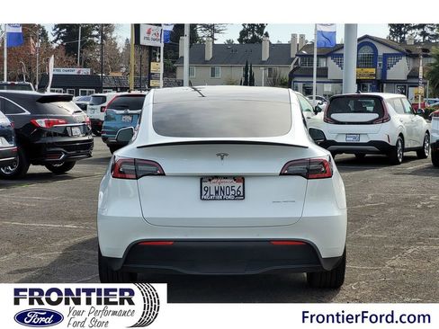 Used 2021 Tesla Model Y Standard Range image 6